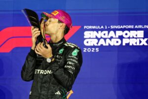 George Russell celebra su victoria en Singapur 2025 – ¿el nuevo rey de la F1?